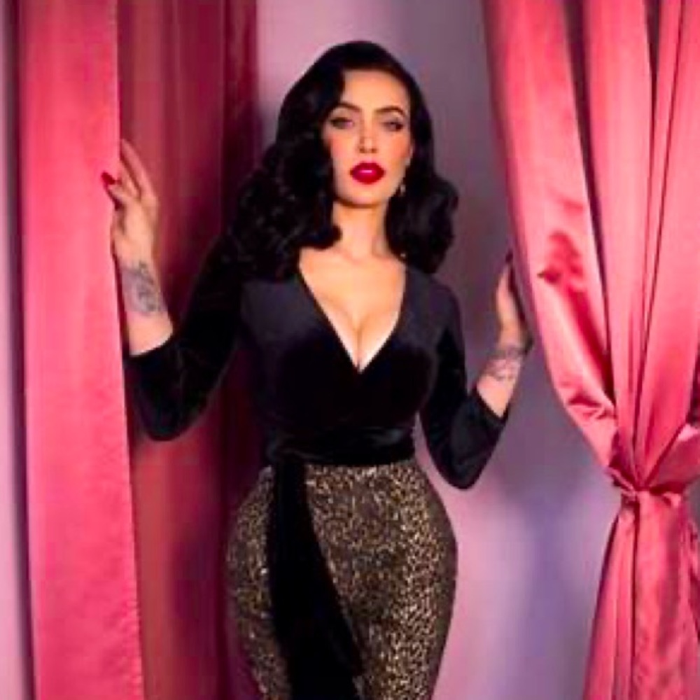 Vixen by Micheline Pitt Black Velvet Wrap Top XL NWT